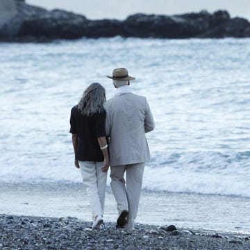 People on beach, Hat, People in nature, Shore, Interaction, Sun hat, Beach, Vacation, Walking, Ocean, 