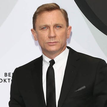 Clothing, Coat, Dress shirt, Hairstyle, Collar, Chin, Forehead, Shoulder, Eyebrow, Shirt, 