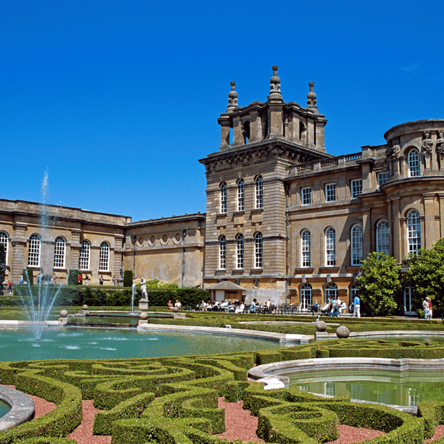 Plant, Garden, Water feature, Landmark, Shrub, Palace, Fountain, Hedge, Park, Mansion, 