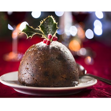 Serveware, Dishware, Food, Sweetness, Dessert, Ingredient, Christmas pudding, Plate, Snack, Pudding, 