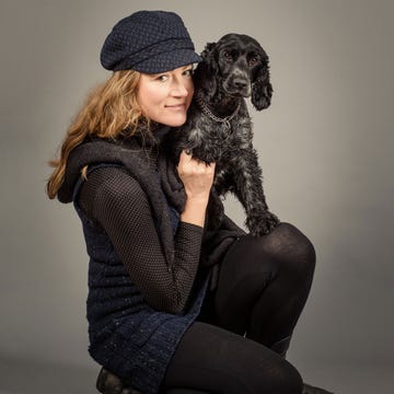 Human, Dog breed, Textile, Dog, Carnivore, Sitting, Cap, Black, Knee, Sporting Group, 