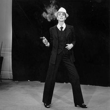 Collar, Suit trousers, Standing, Performing arts, Formal wear, Hat, Blazer, Dress shirt, Acting, Stage, 