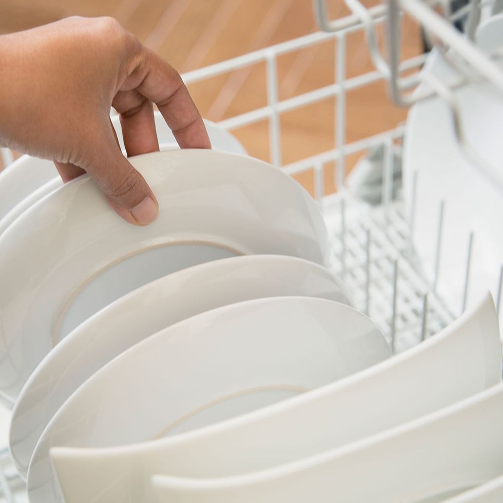 Dish rack, Dishware, Nail, Plastic, Kitchen utensil, Ceramic, Pottery, 