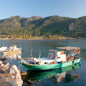 Mountainous landforms, Water, Boat, Watercraft, Coastal and oceanic landforms, Boats and boating--Equipment and supplies, Hill, Mountain, Lake, Ship, 