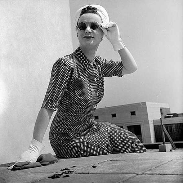 Sunglasses, Goggles, Sitting, Street fashion, Black-and-white, Necklace, Monochrome, Monochrome photography, Vintage clothing, Retro style, 