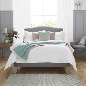 Bed sheet, Bedroom, Furniture, Bed, Bedding, Bed frame, Room, Duvet cover, Duvet, Textile, 