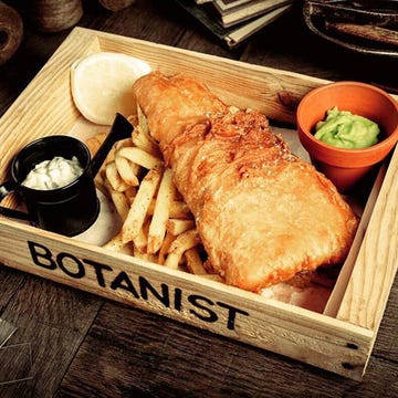 Wood, Cuisine, Food, Meal, Tableware, Dish, Fried food, Ingredient, French fries, Dishware, 