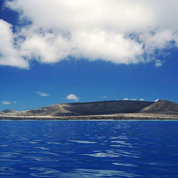 Body of water, Water resources, Coastal and oceanic landforms, Liquid, Ocean, Azure, Sea, Aqua, Cumulus, Promontory, 