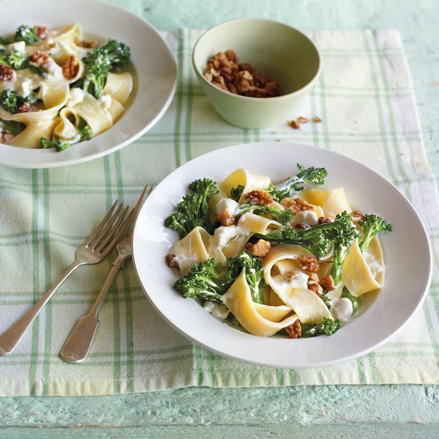 Tenderstem broccoli pasta with goat's cheese