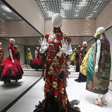 Fashion, Costume design, Tradition, Retail, Mannequin, Fashion design, Floristry, Floral design, Flower Arranging, Display window, 