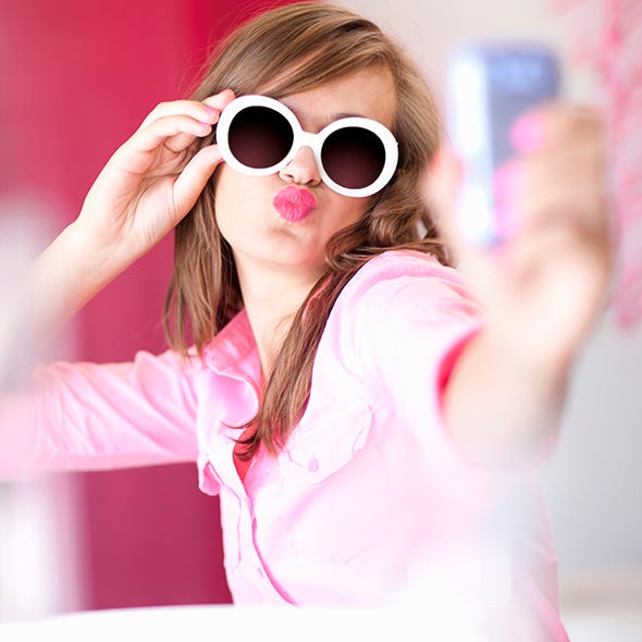 Eyewear, Glasses, Vision care, Finger, Lip, Sleeve, Hand, Sunglasses, Magenta, Pink, 