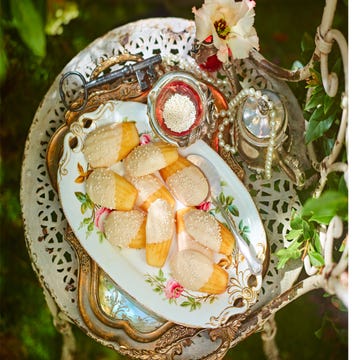 serveware, food, dishware, cuisine, tableware, sweetness, dish, meal, peach, plate,