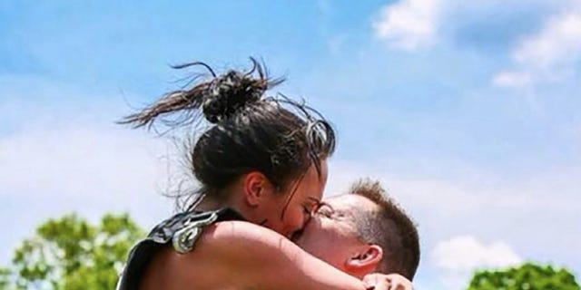 Ear, Mammal, People in nature, Summer, Interaction, Love, Bag, Sleeveless shirt, Romance, Luggage and bags, 