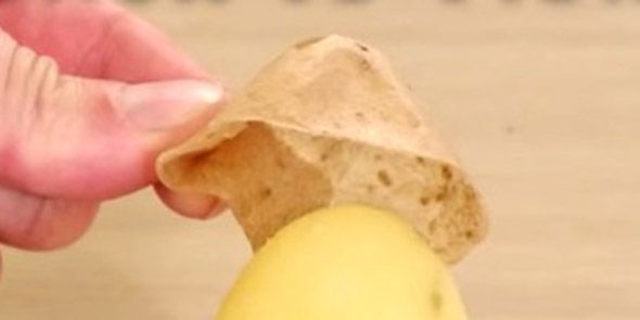 Finger, Yellow, Ingredient, Sand, Thumb, Nail, Natural foods, Produce, Local food, Whole food, 