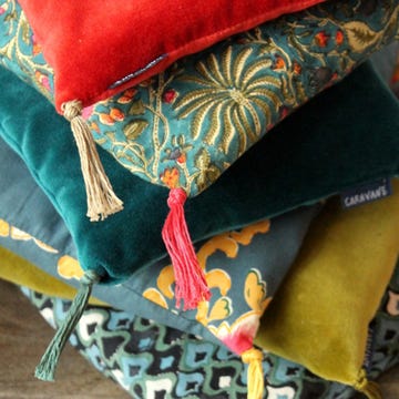 Textile, Costume accessory, Teal, Natural material, Cushion, Craft, Feather, Creative arts, 