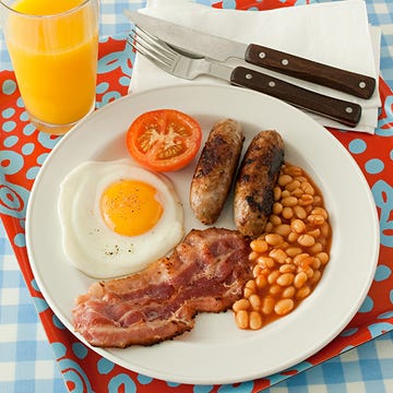 Food, Meal, Fried egg, Egg yolk, Ingredient, Juice, Baked beans, Meat, Breakfast, Tableware, 