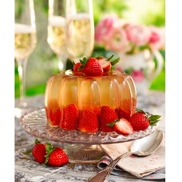 Sweetness, Serveware, Food, Fruit, Ingredient, Produce, Dishware, Strawberry, Dessert, Strawberries, 