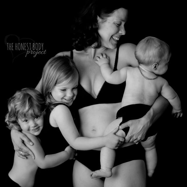 Hair, Finger, People, Skin, Hand, Photograph, Child, Interaction, Abdomen, Organ, 
