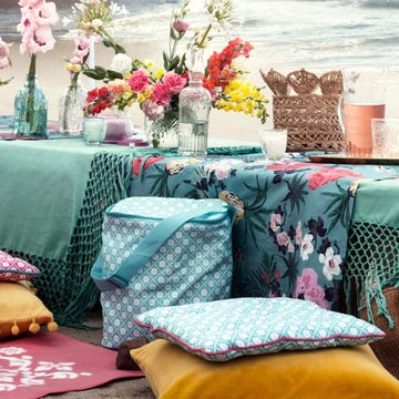 Tablecloth, Petal, Textile, Bouquet, Linens, Pink, Teal, Centrepiece, Cut flowers, Turquoise, 