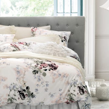 Room, Product, Bed, Interior design, Green, Bedding, Property, Bedroom, Textile, Bed sheet, 