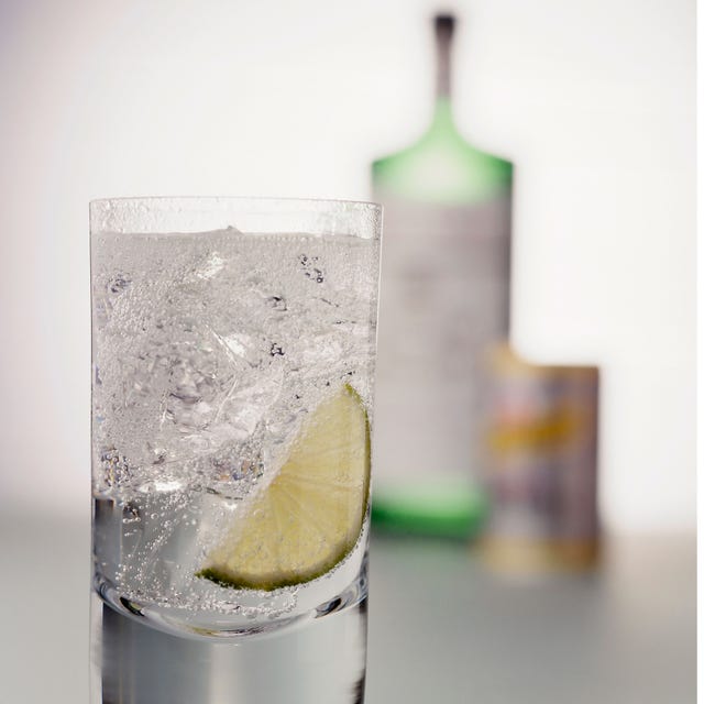 Liquid, Drink, Fluid, Glass, Lemon, Citrus, Drinkware, Alcoholic beverage, Cocktail, Distilled beverage, 