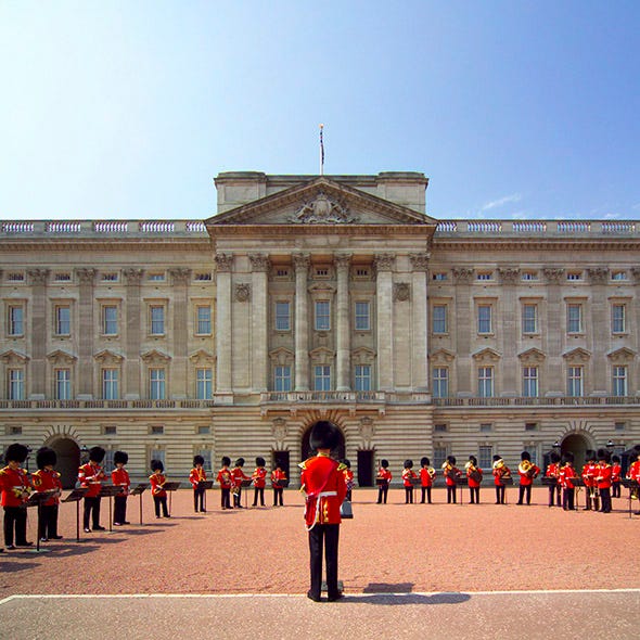 Public space, Facade, Landmark, Palace, Official residence, Classical architecture, Government, Town square, Plaza, Presidential palace, 