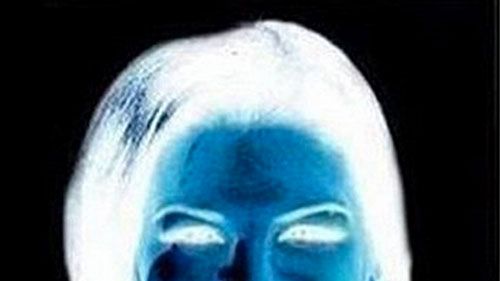 Optical illusion: A girl in inverted colors