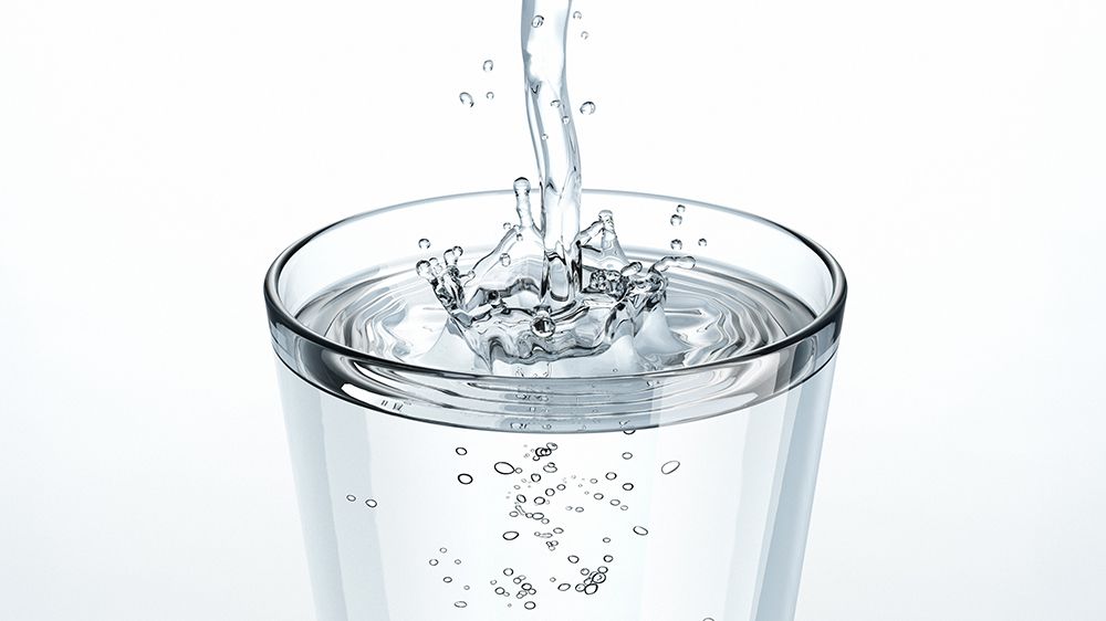 ما هي فوائد شرب الماء المطفي فيه الحديد