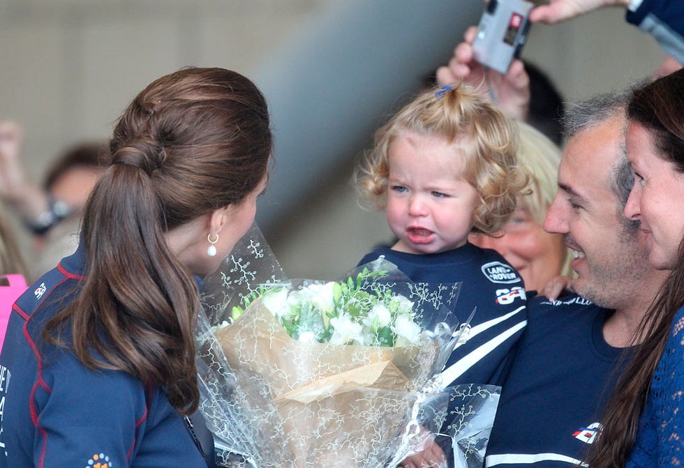 Hair, Ear, Hairstyle, Interaction, Iris, Eyelash, Love, Blond, Brown hair, Playing with kids, 