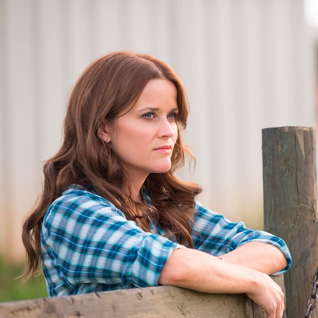 Lip, Hairstyle, Plaid, Tartan, Eyelash, Sitting, Brown hair, Beauty, Street fashion, Long hair, 