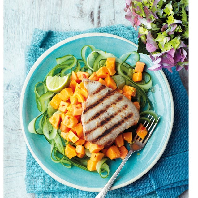 Dishware, Food, Tableware, Cuisine, Plate, Serveware, Vegetable, Take-out food, Meal, Produce, 