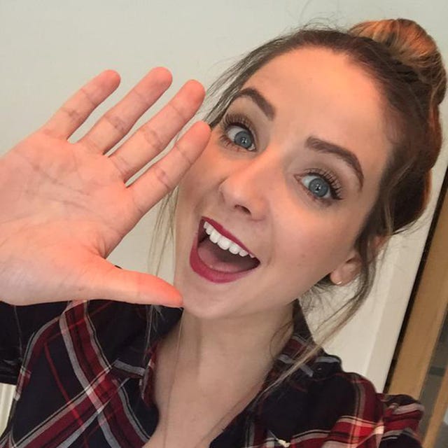 Finger, Lip, Hairstyle, Skin, Plaid, Forehead, Eyebrow, Eyelash, Pattern, Tartan, 