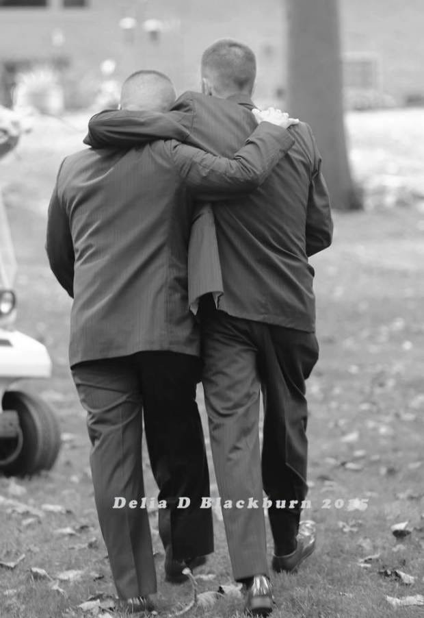 Automotive tire, Interaction, Love, Auto part, Romance, Gesture, Automotive wheel system, Conversation, Monochrome, Hug, 