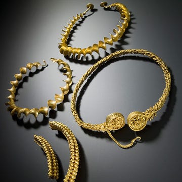 Yellow, Fashion accessory, Amber, Metal, Fashion, Jewellery, Natural material, Body jewelry, Tan, Circle, 