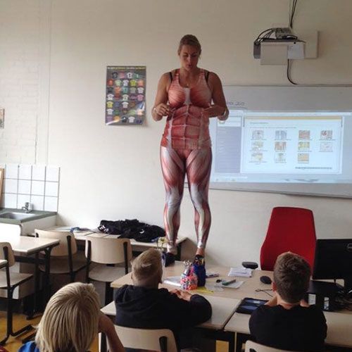 500px x 500px - This biology teacher stripped off to give her students a lesson in anatomy