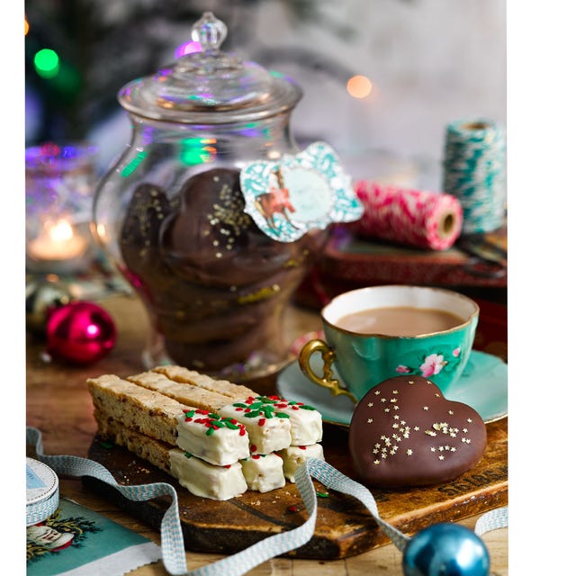 Coffee cup, Serveware, Dishware, Cuisine, Drinkware, Cup, Food, Ingredient, Sweetness, Finger food, 