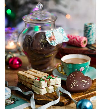 Coffee cup, Serveware, Dishware, Cuisine, Drinkware, Cup, Food, Ingredient, Sweetness, Finger food, 