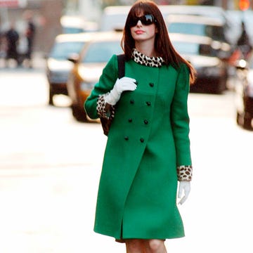 Clothing, Sleeve, Coat, Sunglasses, Outerwear, Collar, Style, Goggles, Street fashion, Bag, 