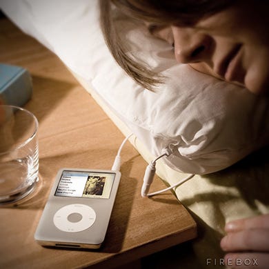 Finger, Mp3 player, Electronic device, Portable media player, Technology, Electronics, Gadget, Ipod, Media player, Nail, 