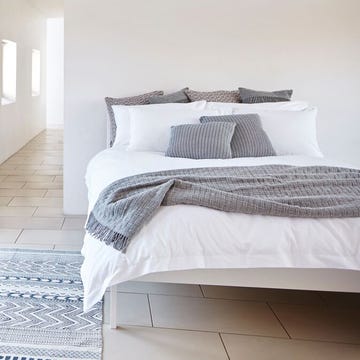 Bed, Product, Bedding, Room, Bedroom, Property, Bed sheet, Textile, Wall, Linens, 
