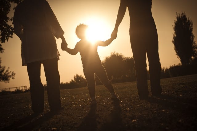 Human, Human body, Standing, Happy, Backlighting, People in nature, Sunlight, Interaction, Light, Gesture, 