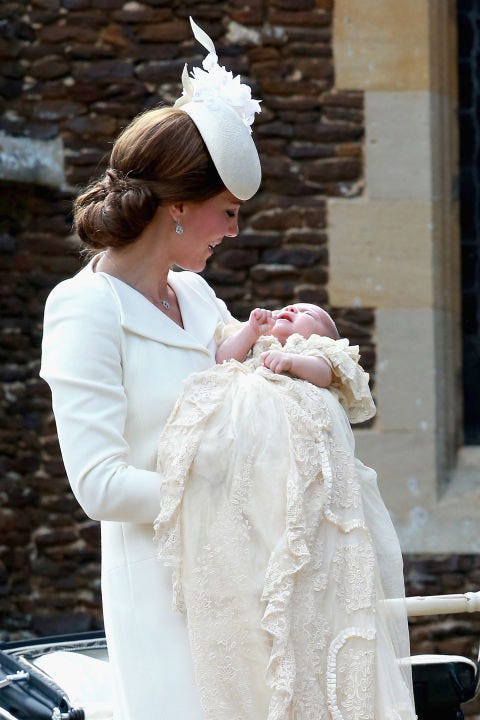 Clothing, Hairstyle, Sleeve, Hair accessory, Headpiece, Headgear, Petal, Bridal accessory, Fashion, Beauty, 