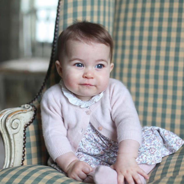 Nose, Cheek, Mouth, Sitting, Textile, Child, Comfort, Baby & toddler clothing, Pattern, Plaid, 