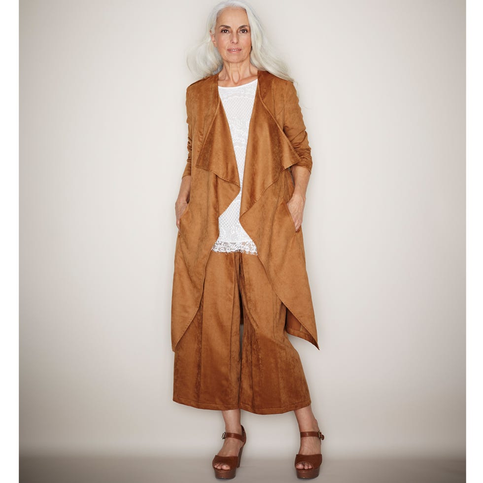 Brown, Sleeve, Textile, Standing, Collar, Coat, Costume design, Overcoat, Fashion, Knee, 
