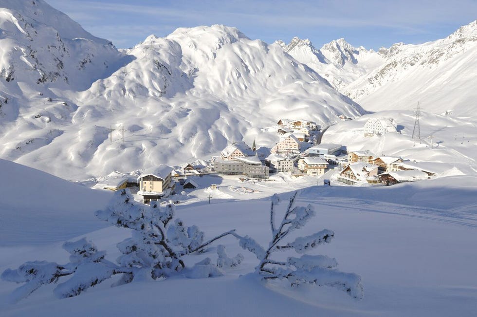 Winter, Mountainous landforms, Mountain range, Slope, Freezing, Glacial landform, Snow, Terrain, Mountain, Hill station, 