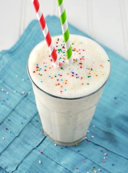 Drinking straw, Ingredient, Party supply, Candy, Drink, Aqua, Dessert, Teal, Confectionery, Hard candy, 