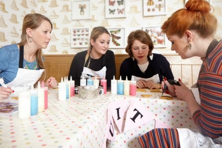 Hair, Community, Tablecloth, Sharing, Picture frame, Red hair, Conversation, Linens, Sweater, Learning, 