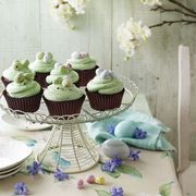 Speckled egg Easter cupcakes