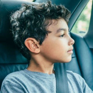 Ear, Hairstyle, Forehead, Vehicle door, Jaw, Black hair, Teal, Cool, Turquoise, Car seat, 
