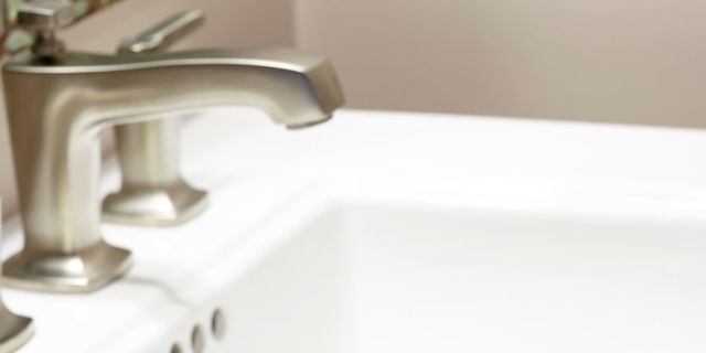 Plumbing fixture, Property, Bathroom sink, White, Tap, Sink, Plumbing, Household hardware, Scale, Composite material, 
